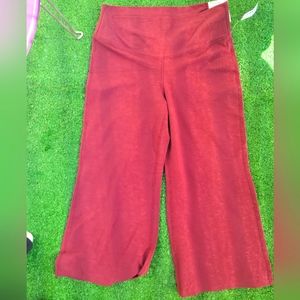 NWT Extra high-waisted Wide-leg Powerchill Capris